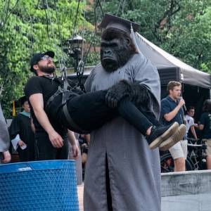 Primer vistazo a Gorilla Grodd revelado en fotos del set de “The People v. Gorilla Grodd”