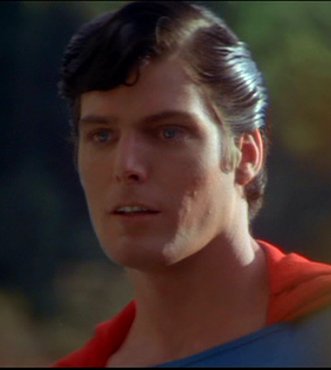 http://www.fortalezadelasoledad.com/notas/pifias/superman2/cabello2.jpg