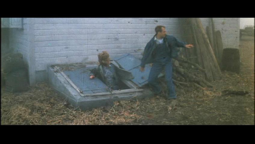 http://www.fortalezadelasoledad.com/notas/pifias/superman4deleted/tornado3.jpg
