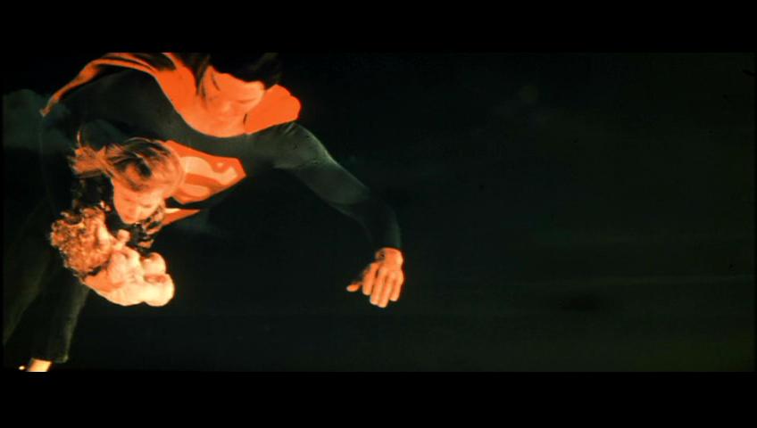 http://www.fortalezadelasoledad.com/notas/pifias/superman4deleted/tornado5.jpg