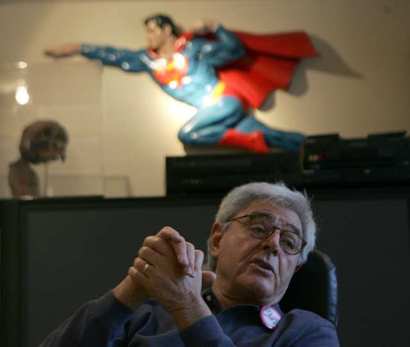 http://www.fortalezadelasoledad.com/notas/richard_donner_at_his_office_2007_2.jpg